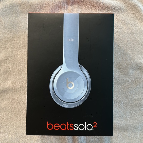 Beats Solo 2 Headphones - Picture 8 of 9